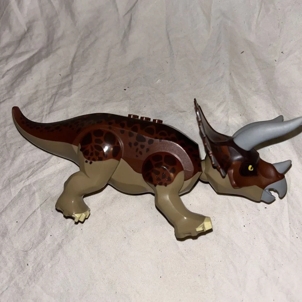Lego Triceratops Minifigure Triceratops Trapper Dinosaur 5885 2010 Missing 2 Leg